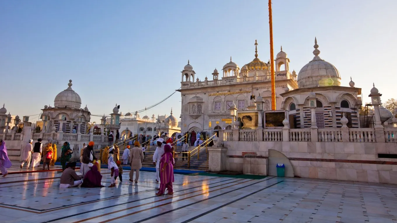 hyderabad to nanded cab